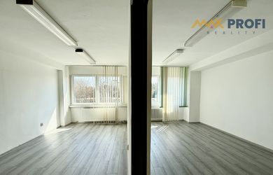 Na prenájom,  office, samostatný priestor s vlastným vchodom,  Martin, širšie centrum
