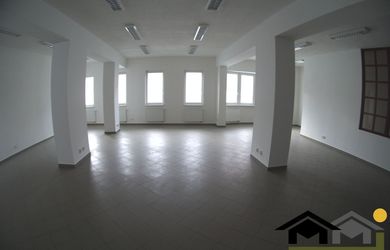 Na prenájom obchodný/kancelársky priestor 112m2 v Nitre - pešia zóna