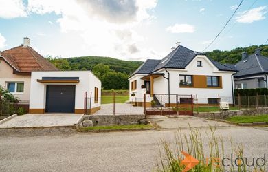Predaj: Zrekonštruovaný Rodinný Dom 4+1 v Malebnej Obci Diviacka Nová Ves, Pozemok 690m2,