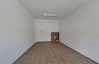 Ponúkame na prenájom priestory v polyfunkčnej budove v Nemšovej v centre.