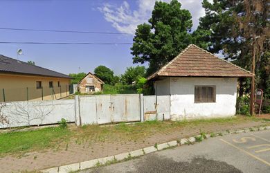 Stavebný pozemkom 867 m2 so starším RD,  Nitra - Mlynárce, cena: 129.820 EUR