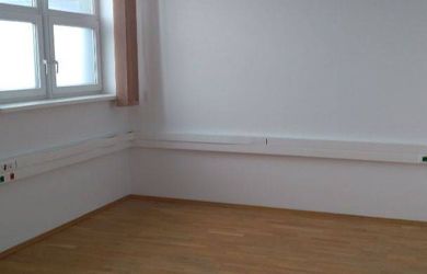 Kancelárske priestory na prenájom  v Petržalke 400 m2.