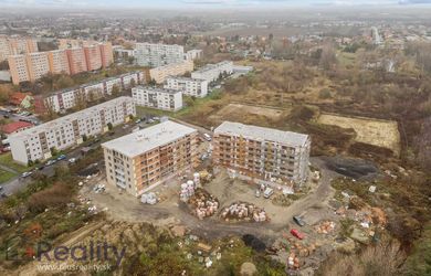 PLUS REALITY | Moderné trojizbové byty v projekte KISERDŐ REZIDENCIA – pohodlné bývanie v obľúbenej časti Dunajskej Stredy na predaj!