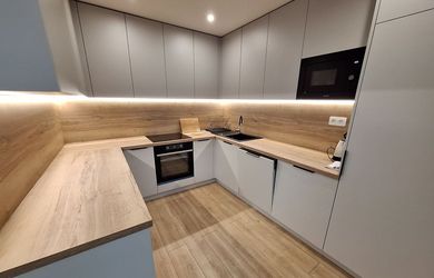TERASA - Prenájom 3 izb byt, Lesnícka, 68 m2, 4/7p, výťah, rekonštrukcia, zariadenie, kumbál