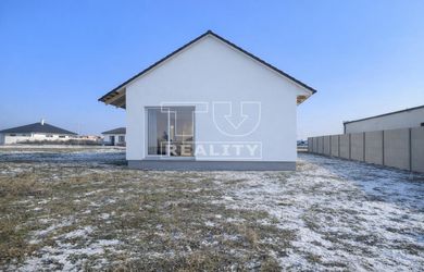 4i Novostavba RD v Hrubej Borši – stačí dorobiť kuchyňu a bývate