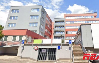 Celé poschodie s kanceláriami v centre Nitry na prenájom