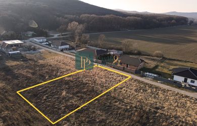 Predaj 9,2á stavebný pozemok, Jelenec, krásne prostredie pri lese, elektrina