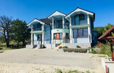 Prenájom garzónky s veľkou terasou.