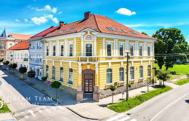 Krásna viacúčelová budova vo výbornom stave v centra mesta Šahy