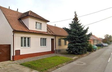 TEHLOVÝ RODINNÝ DOM S POZEMKOM 1 600 m² – KÁTOV