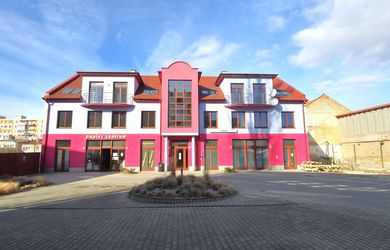PNORF – nájom kancelárskych priestorov, 1.100,- €, 130 m², 4x vyhradené parkovanie, ul. Za Poštou