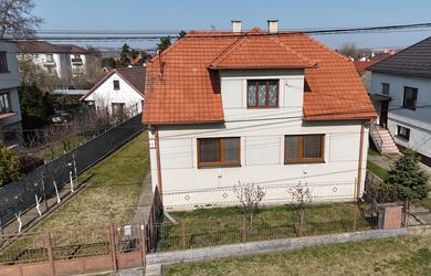 AZ. Pokojné rodinné bývanie s veľkým pozemkom – Borský Mikuláš