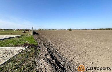 AZ PROPERTY * ponúka predaj pozemku na  investičnú výstavbu v obci Orechová Potôň