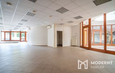 Na prenájom obchodný priestor na Zámockej ulici pod Bratislavským hradom