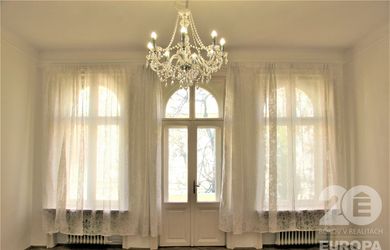 Luxusná vila Štefánikova ulica 758 m2 3x garáž 12x parkovanie Staré Mesto – prenájom