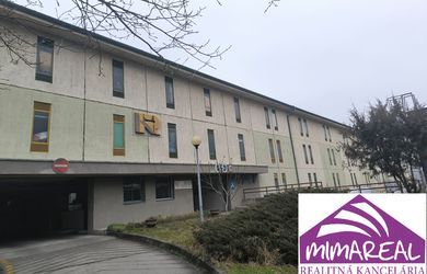 NOVINKA V PONUKE IBA U NÁS! RK MIMAREAL vám ponúka väčšiu samostatnú uzatvárateľnú garáž v parkovacom dome na ul. Jasovskej ulici, 18m2, úložný priest