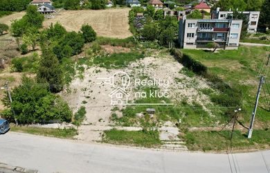 N predaj stavebný pozemok 596 m² alebo 1 185 m² v obci Čechy