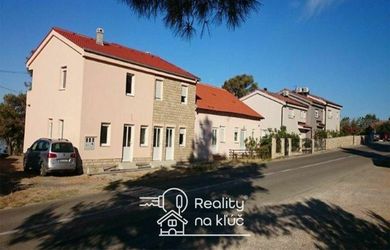 Na predaj pekné apartmánové domy na ostrove Rab v mestečku Barbat v Chorvátsku