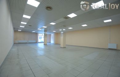 Ponúkame na prenájom obchodný priestor v OC Centrum Juh