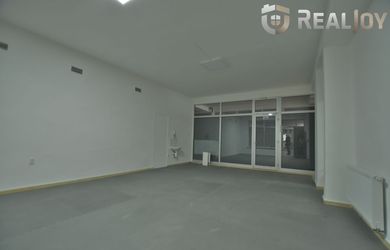 Na prenájom obchodný priestor v OC Centrum Juh