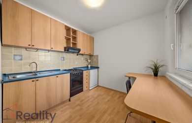 PLUS REALITY | REZERVOVANÉ | Priestranný dvojizbový byt vo vyhľadávanej lokalite s výbornou dostupnosťou do centra v meste Bratislava na predaj!