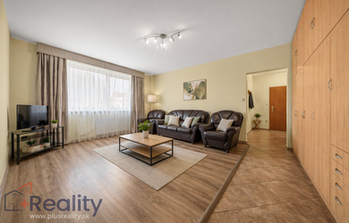 PLUS REALITY | REZERVOVANÉ | Útulný dvojizbový byt s balkónom vo vyhľadávanej lokalite v meste Dunajská Streda na predaj!