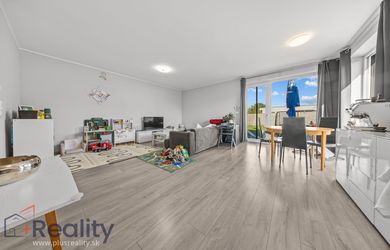 PLUS REALITY | REZERVOVANÉ | Moderný trojizbový rodinný dom so záhradou a parkovaním v obci Bernolákovo na predaj !