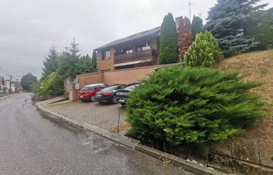 ZNÍŽENÁ VYVOLÁVACIA CENA!!! Opakovaná dražba rodinného domu v obci Koválov
