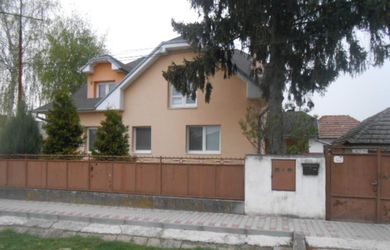 Dražba rodinného domu s dvoma bytovými jednotkami, Trnovec nad Váhom - len 6 km od Šale