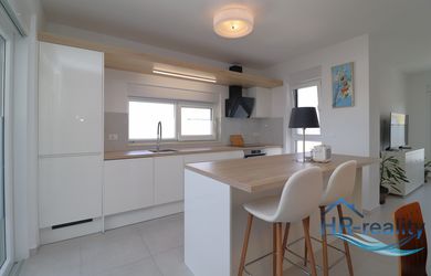 Brodarica – krásny, kompletne zariadený apartmán v novostavbe