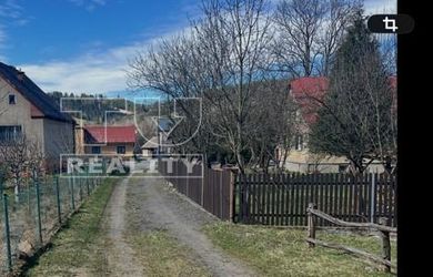 Staškov rovinaty stavebny ,slnečny pozemok