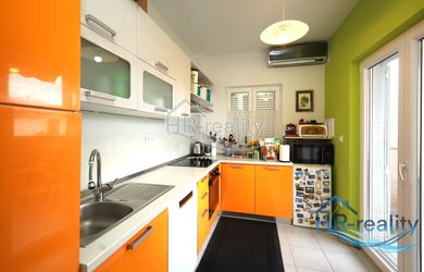 Chorvátsko, Pakoštane - zariadený byt s výhľadom na more