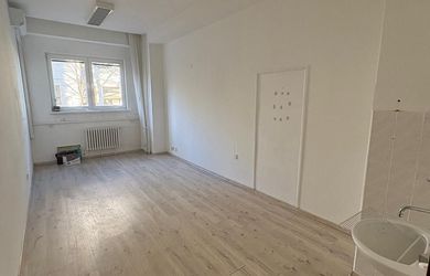 Kancelárie v širšom centre s klimatizáciou a alarmom od 18 m2 do 200 m2