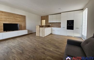 PRIESTRANNÝ 2-IZBOVÝ BYT NA PRENÁJOM VO ZVOLENE - VEĽKÝ BALKÓN - VYHRADENÉ PARKOVACIE MIESTO