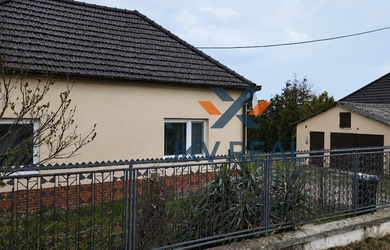 Rodinný dom v strede obce KAVA + investícia do budúcnosti