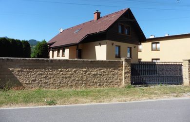PREDAJ: rodinný dom,, Ivachnová