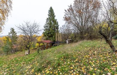 NA PREDAJ ZÁHRADNÝ POZEMOK S PEKNÝM VÝHĽADOM - BYSTER
