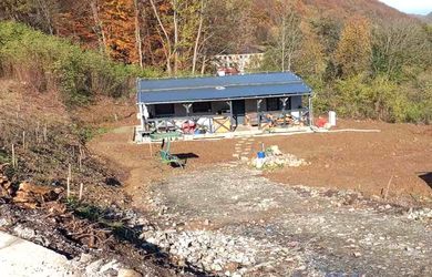 PREDAJ-RODINNÝ DOM -  USADLOSŤ S POZEMKOM 33 000 m² | HORNÉ PLACHTINCE | OKRES VEĽKÝ KRTÍŠ