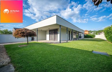 |All Perfect| Unikátny rodinný dom s bazénom a polyfunkčným objektom |880 m²|Lúka|