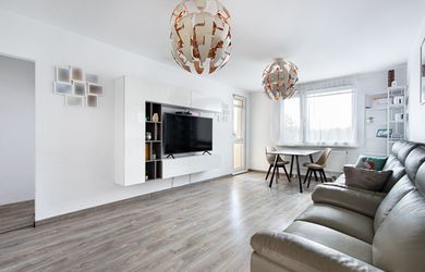 Na predaj: kompletne zrekonštruovaný 4 izbový byt, 86 m2, Radničné Námestie, Dunajská Streda,centrum
