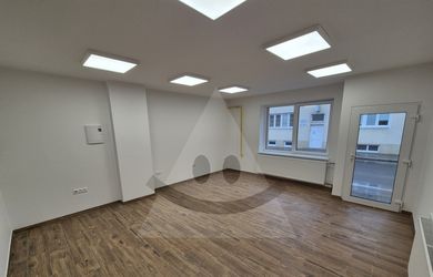 Obchodné priestory / 48m2 / - Bytča