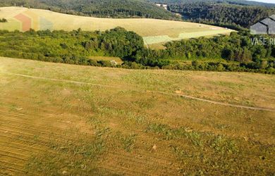 Na predaj investičný pozemok s výmerou 6 672 m² v obci Banka pri Piešťanoch