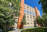 DÚBRAVKA - predaj, zrekonštruovaný 2-izbový byt, 53 m2, 5./8, NEPRIECHODNÉ IZBY, OBĽÚBENÁ LOKALITA, Bratislava-Dúbravka, Bratislava IV