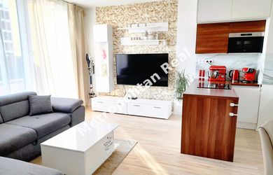 Svetlý, zariadený 3 izbový byt v projekte Slnečnice s balkónom a garážovým státím