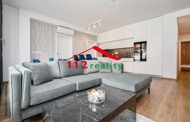 Klimatizovaný luxusný 4 izbový zariadený byt s parkovaním, na Hradnom kopci, Bratislava I, blízko Horského parku