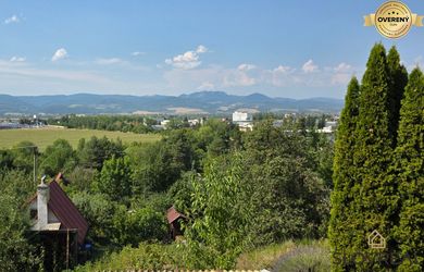 Slnečná záhrada s chatkou v meste Dubnica nad Váhom, 326 m2