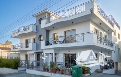 Prostorný penthouse 2+1 se soukromou střešní terasou v prestižní oblasti Ekali, Kypr