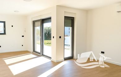 Moderní apartmán se zahradou 300 m od moře, Privlaka, Chorvatsko
