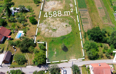 Stavebný pozemok 4 588m2 v obci Petrova Lehota
