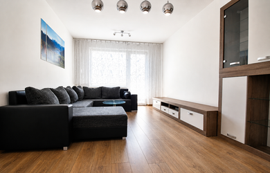 Priestranný 2-izbový byt (69 m²) s loggiou – Vlčince, Žilina